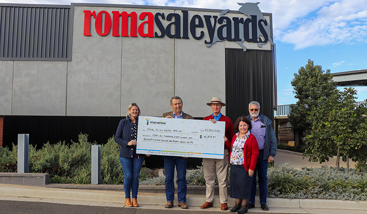 RFDS charity sale cheque hand over with Mayor Golder and councillors at the Roma saleyards 2022 1